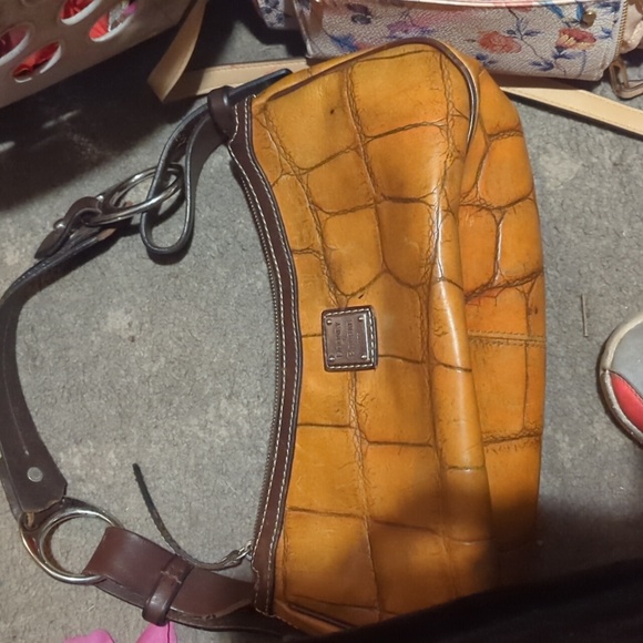 Dooney and Bourke Saffron shoulder Bah - Picture 3 of 3
